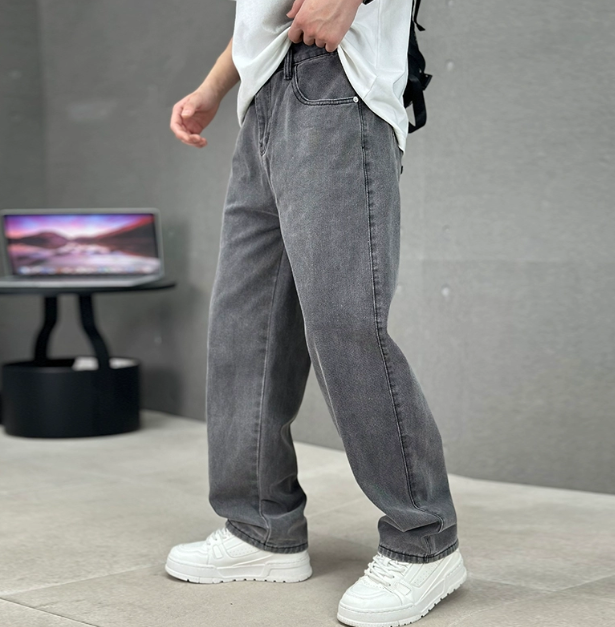 Christian | Men’s Loose Fit Straight Leg Casual Jeans